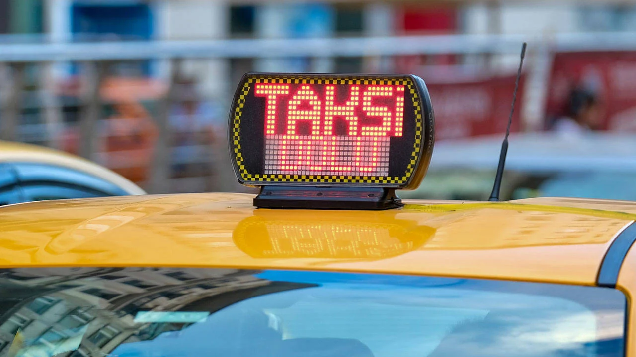 İstanbul Taksi Ücretleri 2026 | Açılış, Kilometre ve İndi-Bindi Fiyatları