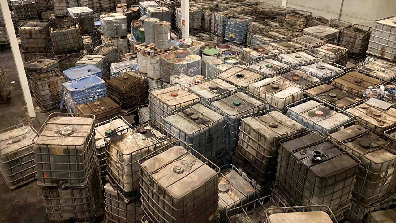 İzmir'de 10,1 ton kaçak akaryakıt ele geçirildi
