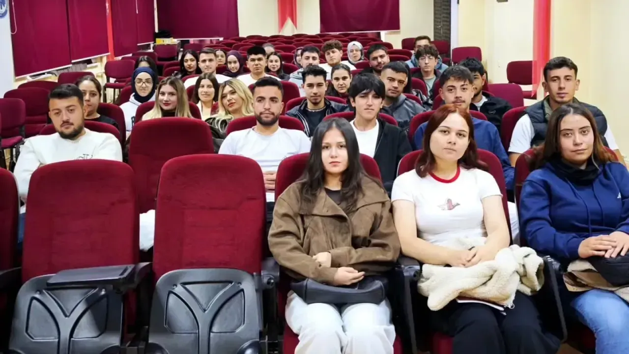 Ermenek'te Üniversite Öğrencilerine Sosyal Hizmet Eğitimi