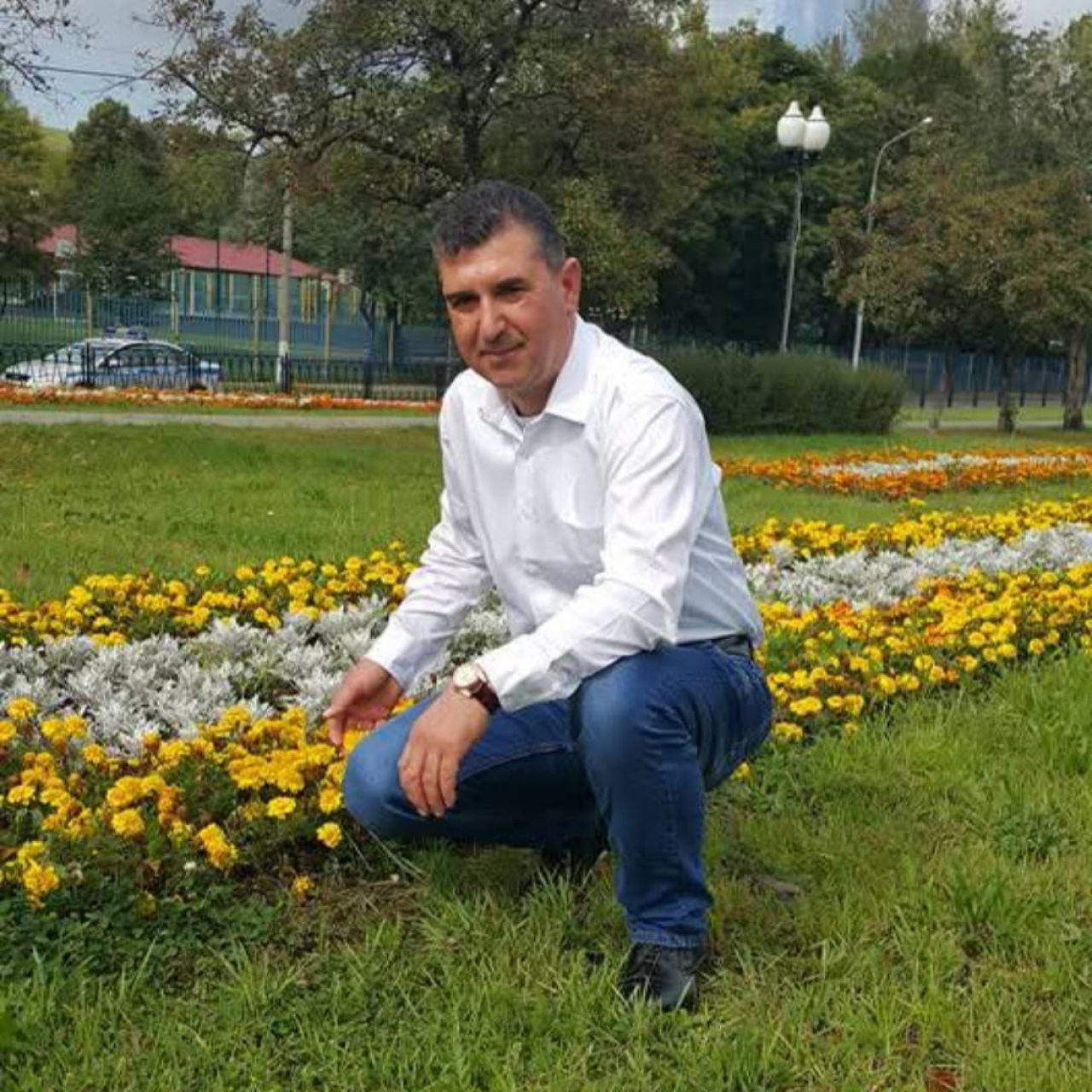 Komşusu, eski muhtarı öldürdü