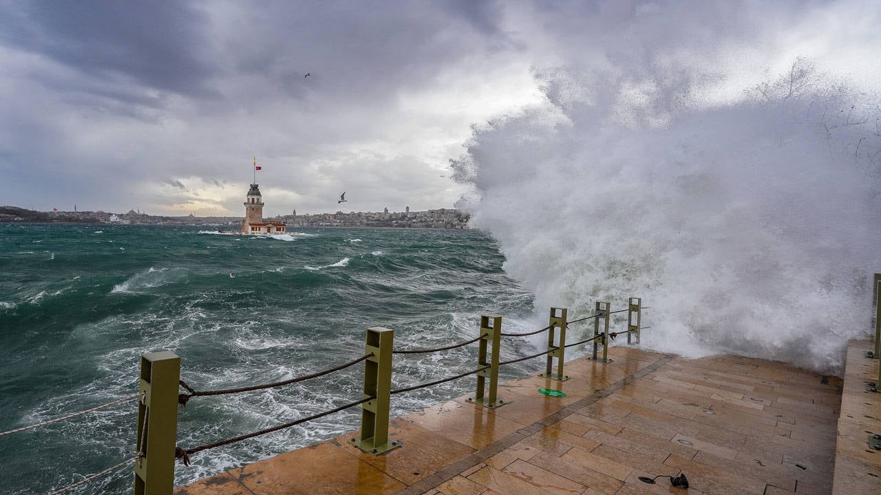 İstanbul Valiliği'nden kuvvetli rüzgar ve yağış uyarısı