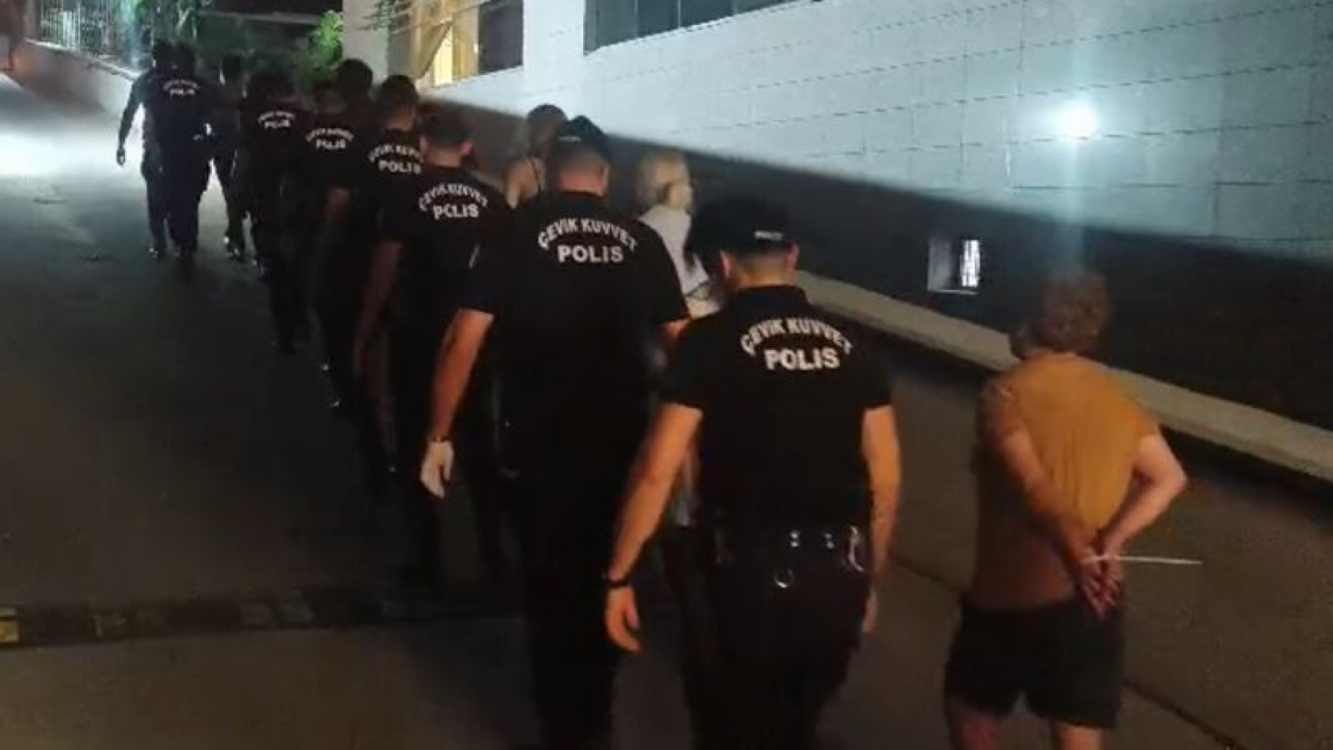 "Ailem Güvende" operasyonunda 20 tutuklama