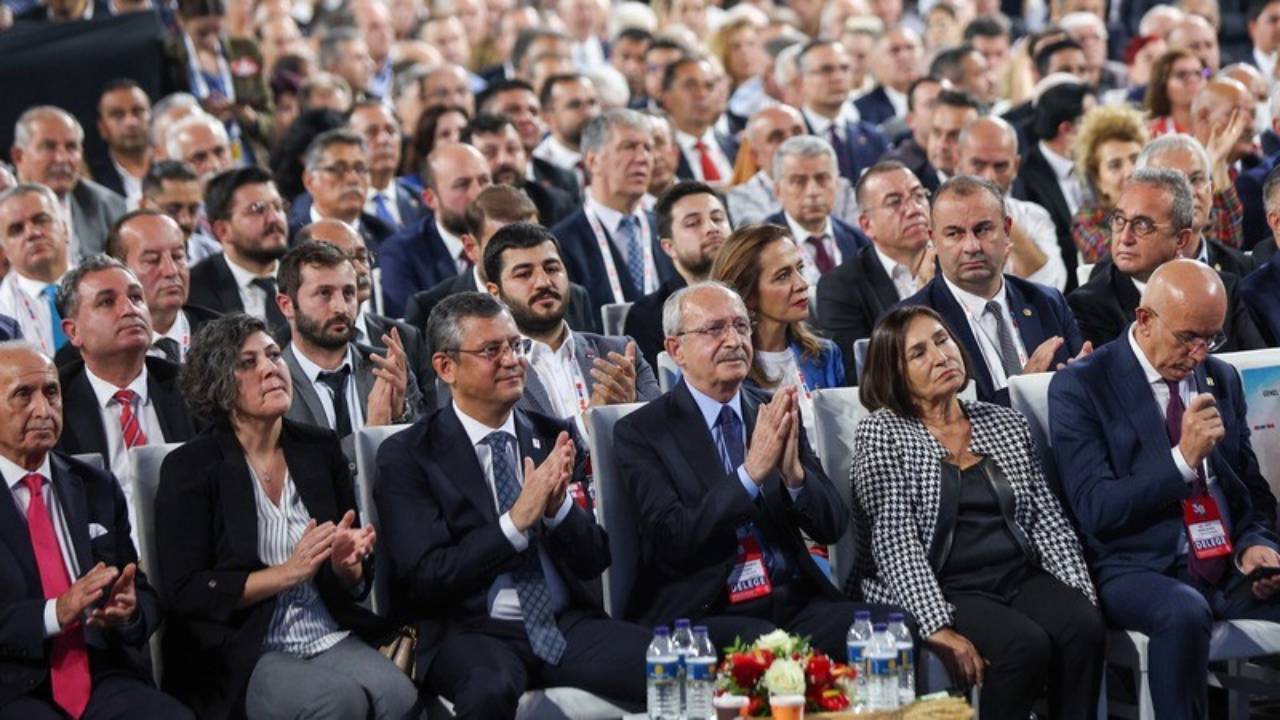 Olmayan aday ve kurultayın 'ihalesi'