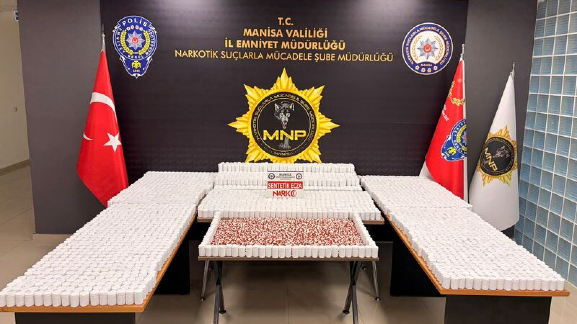 Manisa'da 225 bin sentetik uyuşturucu hap ele geçirildi