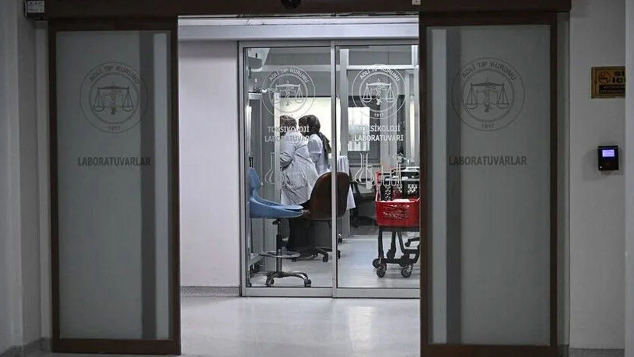“Siyanür var, girmeyin” notu bulunmuştu: Evlerinde ölü bulunan çiftin cenazeleri Adli Tıp’a gönderildi