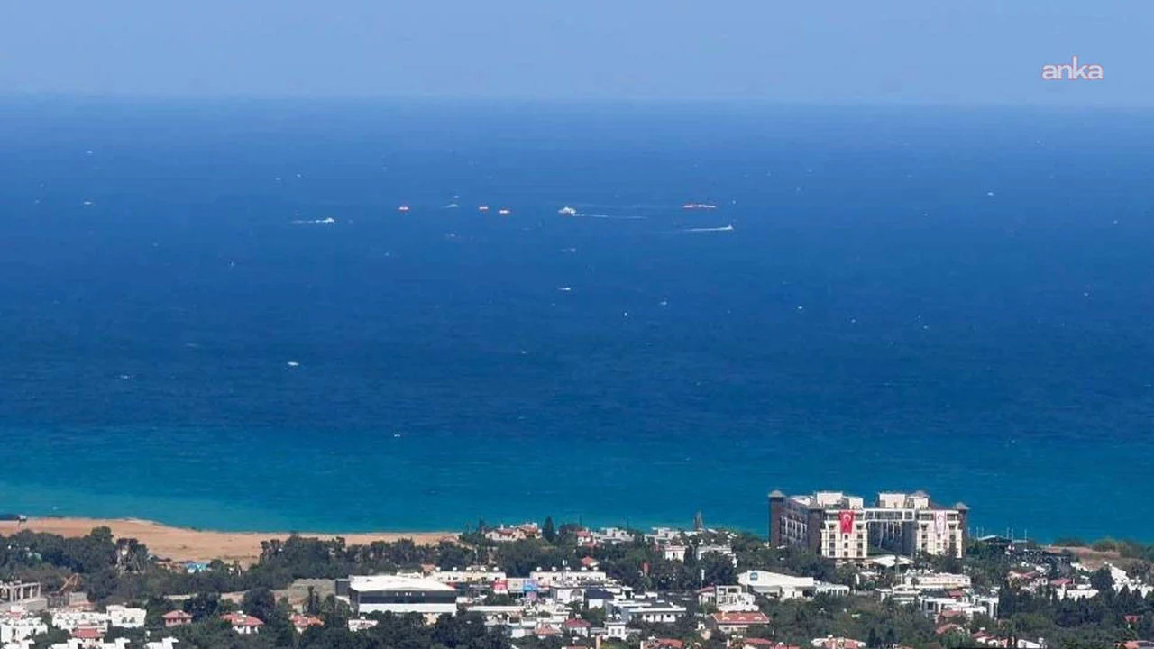 267 kişi vardı: Kuzey Kıbrıs'ın Girne kenti açıklarında yolcu gemisi battı