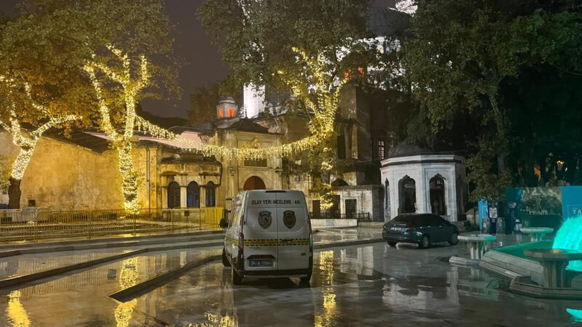 Eyüpsultan Camii'nde hareketli dakikalar