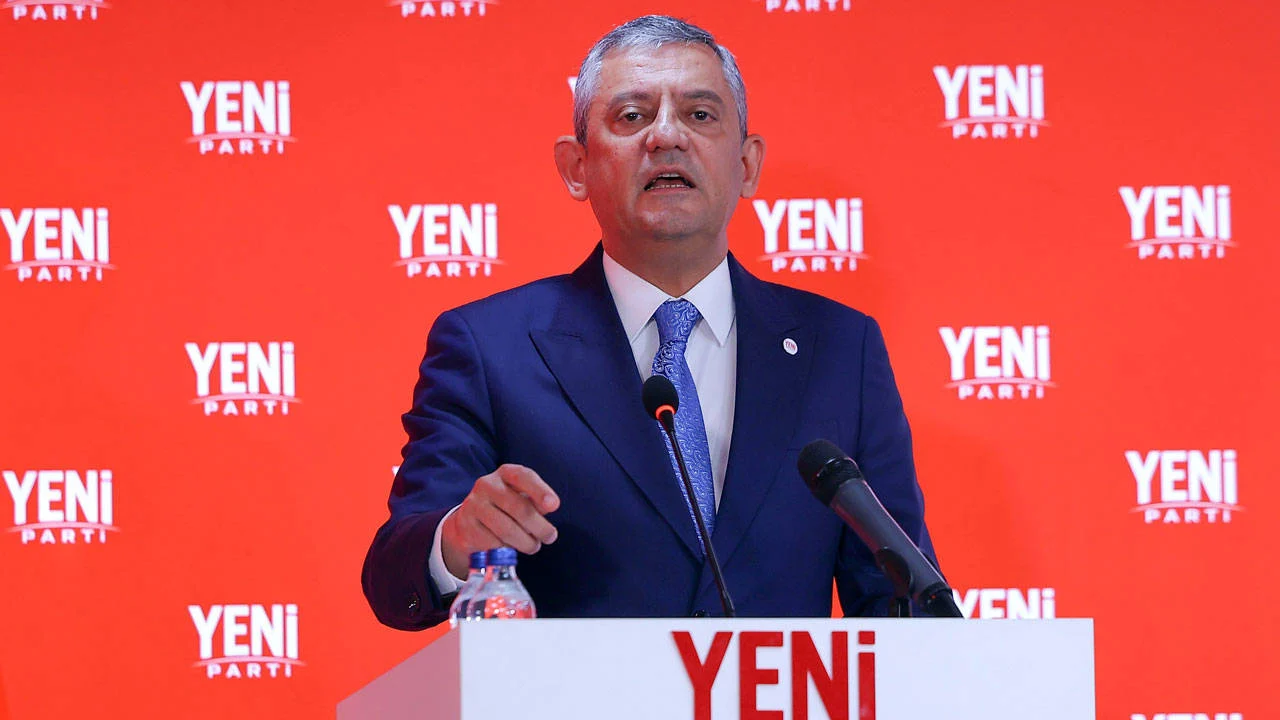 Özgür Özel'den Mansur Yavaş'a tebrik telefonu: Her türlü kararına saygılıyız