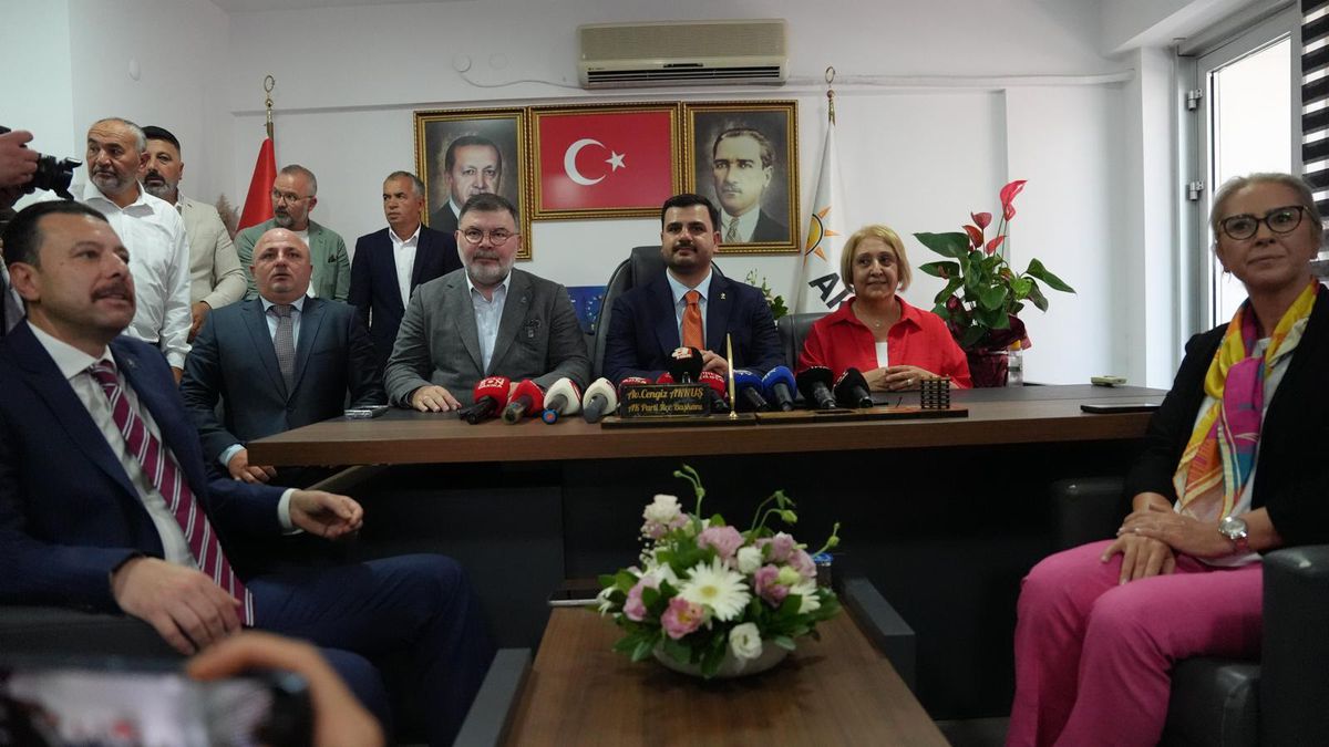 Eyyüp Kadir İnan: Menderes Belediye Başkanı 1,5 yıl boyunca AK Parti’ye geçmek istedi, yetkili kurullarımız seçici davrandı