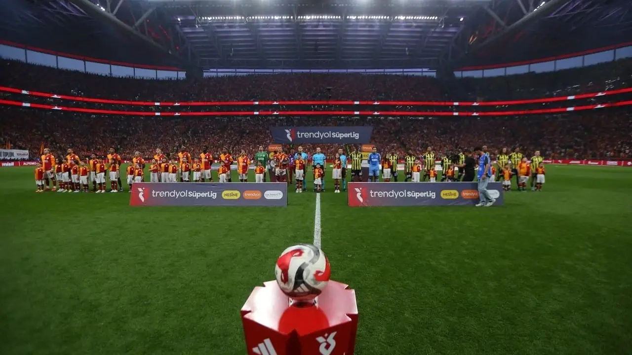 Galatasaray-Fenerbahçe rekabetinin dikkat çekenleri