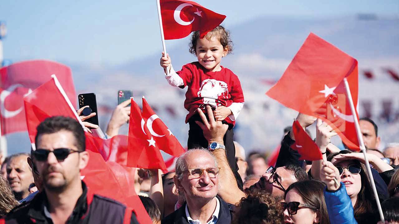 28 Ekim Çarşamba 2026 Tatil mi? 28 Ekim Neden Yarım Gün Tatil?