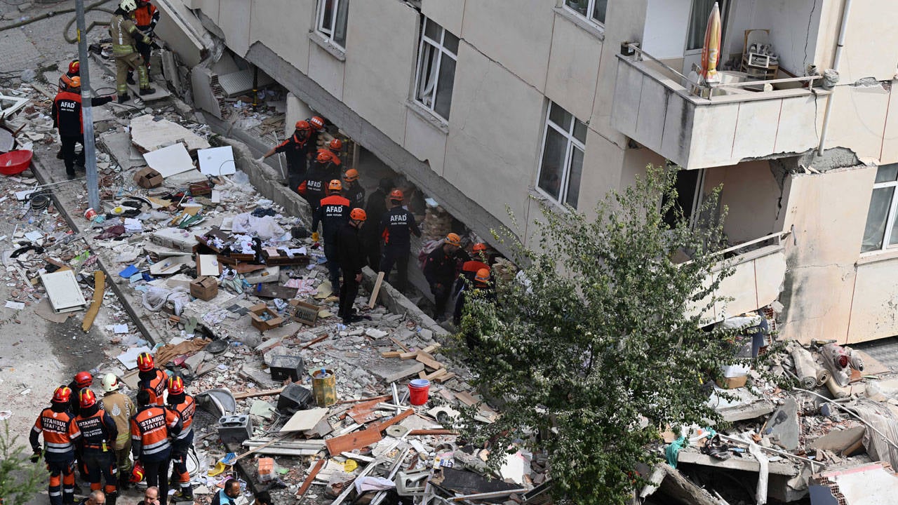 Maltepe'de çökme yaşanan binanın mimarı ve şantiye şefi adliyeye sevk edildi