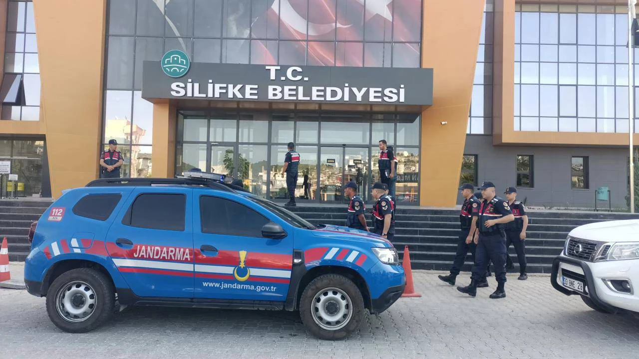 Silifke Belediyesi'ne yönelik operasyon: 7 kişi gözaltına alındı