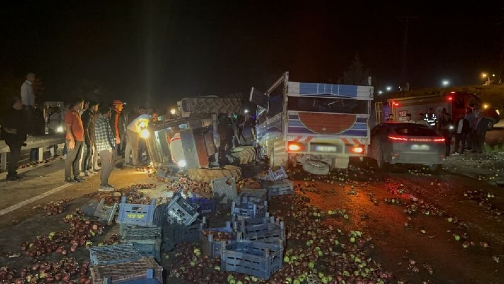 Kamyonet ile traktör çarpıştı: 1 ölü, 1 yaralı