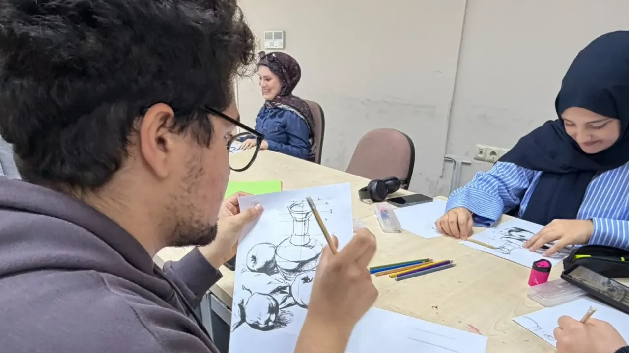 Karaman'da Gençler Karakalem Atölyesinde Buluştu