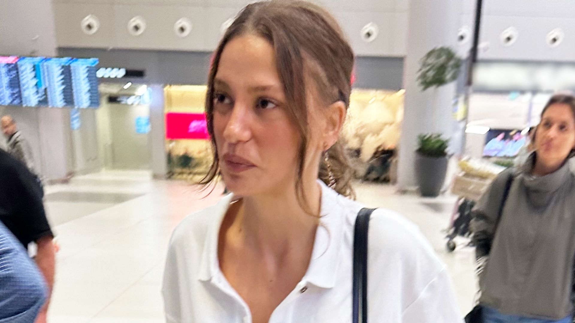 Serenay İstanbul'a döndü