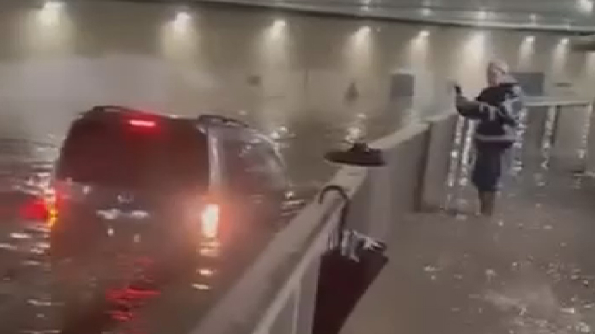 İstanbul'da sağanak alarmı! Pendik'te korkutan görüntü!
