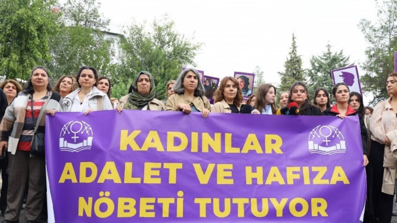 Katliamlara karşı kadınlar nöbette