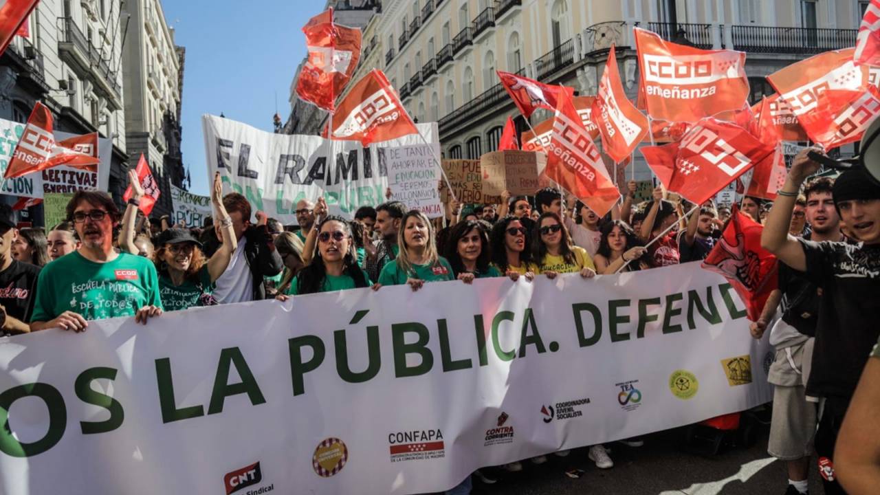 Madrid'de öğretmenler greve gitti, öğrenciler protestolara başladı