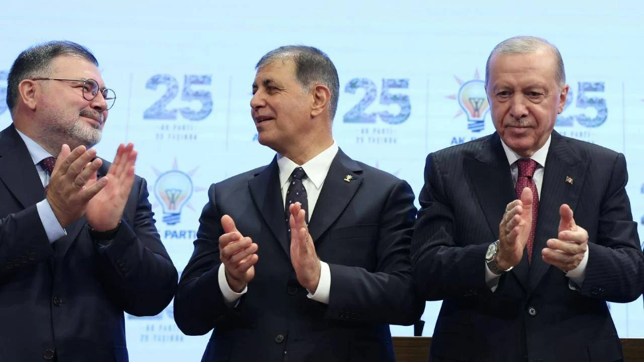 AKP yeni üyesi Cemil Tugay'a sahip çıktı: "Belediye başkanlarımıza laf ettirmeyiz"