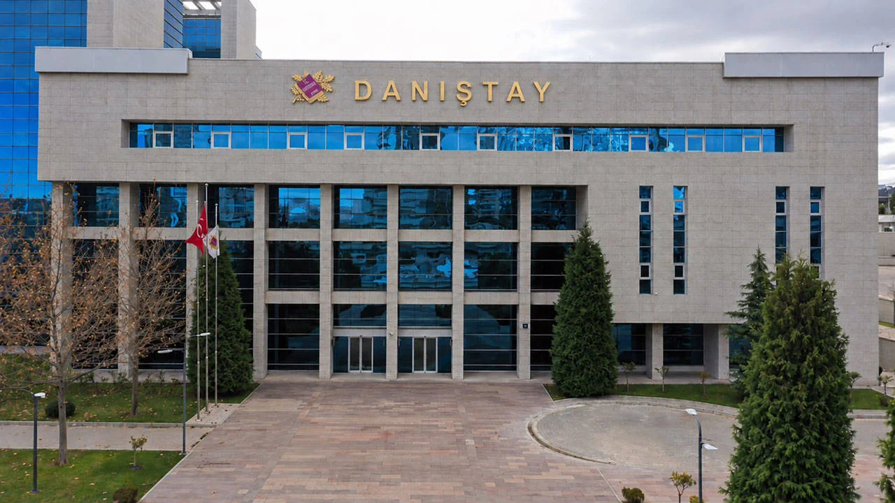 Danıştay'dan kopya cezasının sicilinden silinmesini isteyen öğrenci hakkında karar