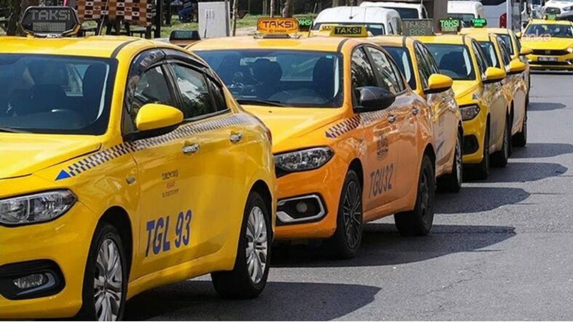 İBB 250 taksi plakasından 15'ini sattı