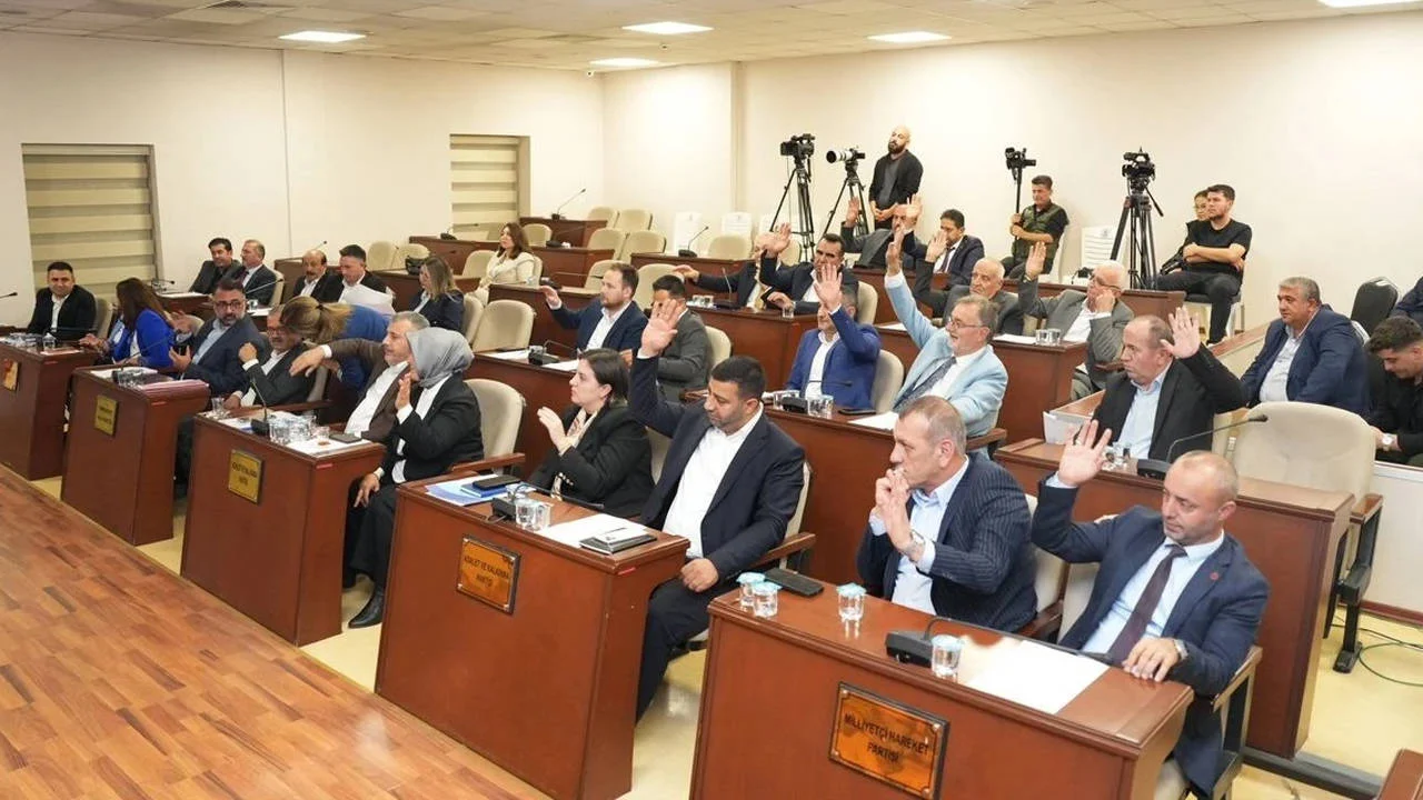 AKP'ye geçti, krediyi kaptı