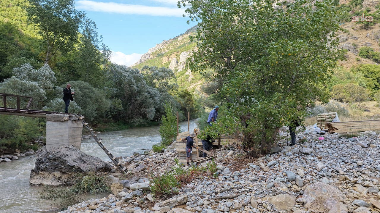 Dersim'de köylülerin yaptığı köprü yıkıldı: ''İnsanlar aya gidiyor, biz köyümüze gidemiyoruz''