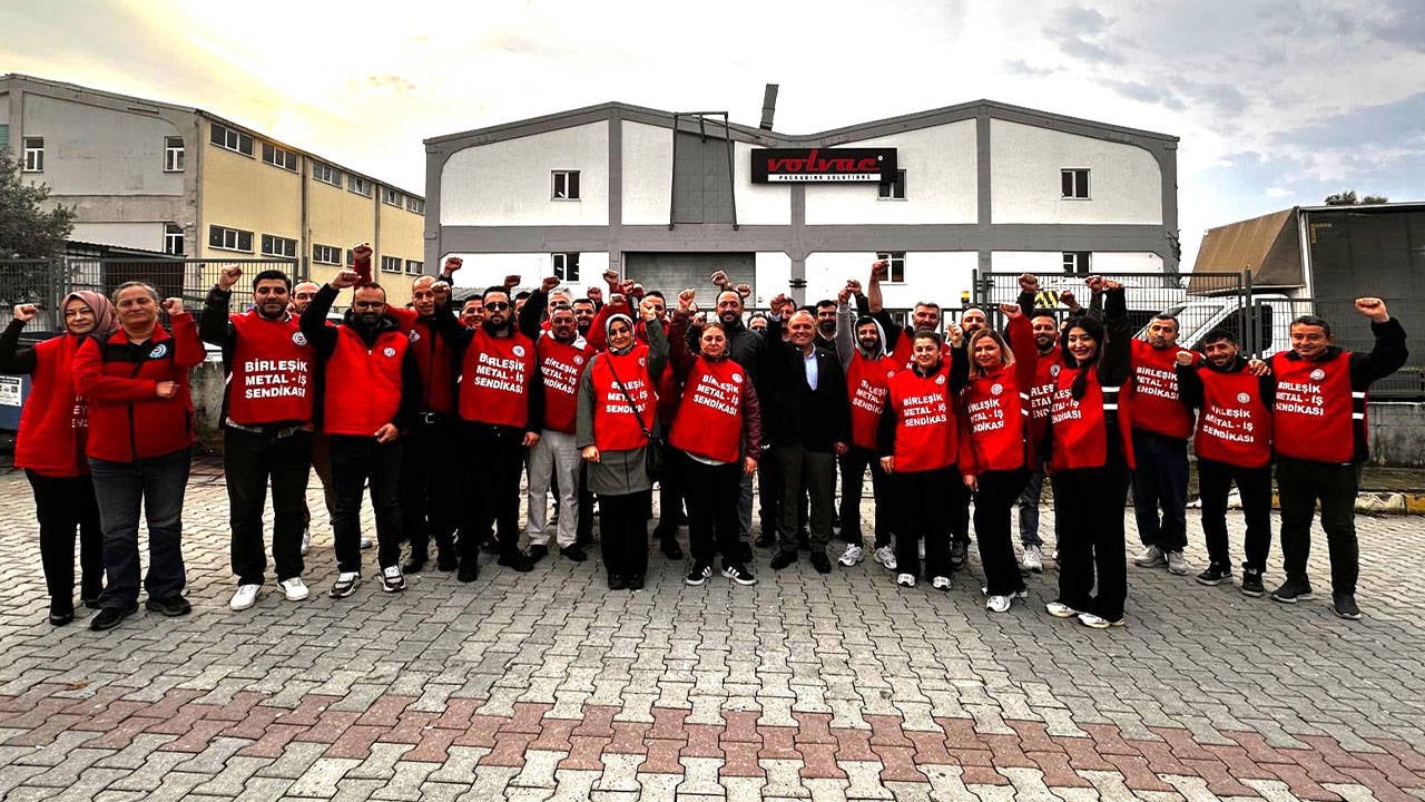 İçeride dışarıda direniş sürüyor