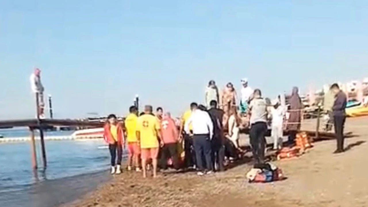 Antalya’da denizde fenalaşan 77 yaşındaki turist hayatını kaybetti