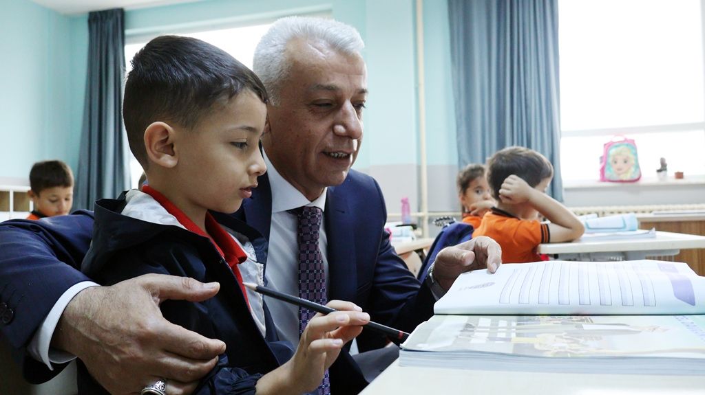 Karaman İl Müdürü Sadun Kılınç, Atatürk İlkokulunu Ziyaret Etti