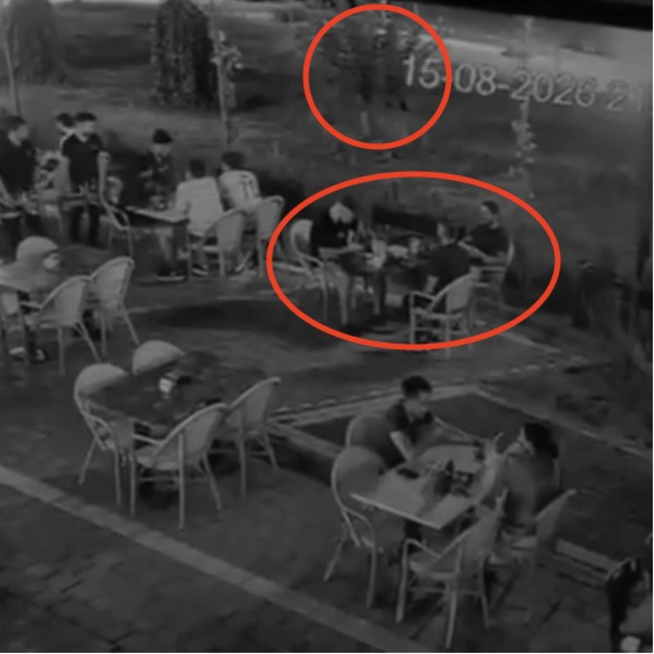 Silahlı saldırgan ağacın arkasında! Diyarbakır'da dehşet!