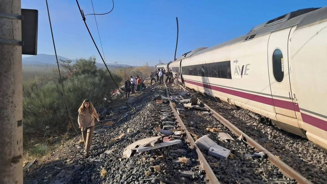 İspanya'da 68 kişinin öldüğü tren kazasında telsiz konuşmaları ortaya çıktı