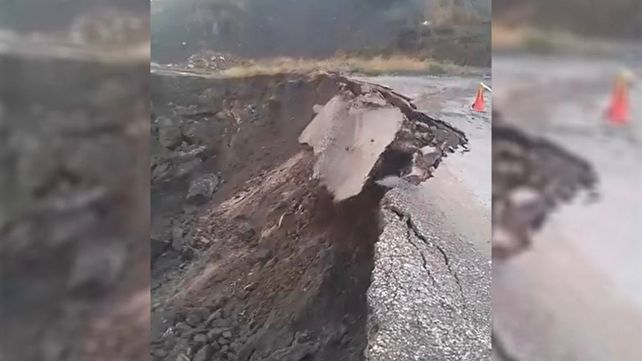 Tokat'ta şiddetli yağışın ardından heyelan: Köy yolu çöktü