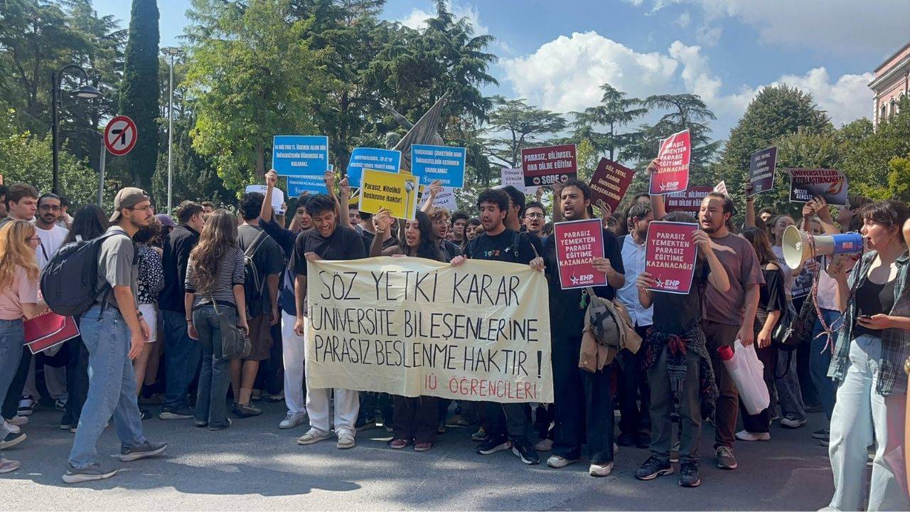 İstanbul Üniversitesi öğrencileri yemekhane zammına karşı yürüdü: "Sermayeye değil, öğrenciye bütçe"
