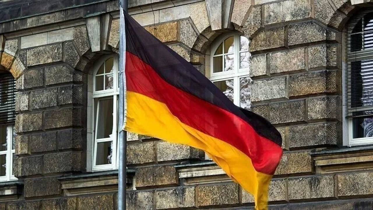 Almanya'da eski Federal İstihbarat Servisi Başkanı Hanning 'casusluk' suçlamasıyla gözaltına alındı