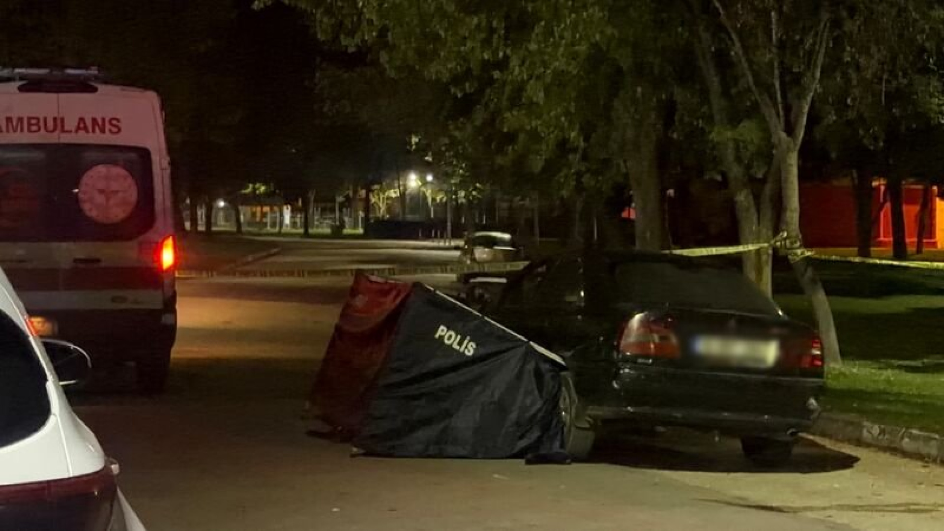 Otomobile çarpan motosikletli genç öldü