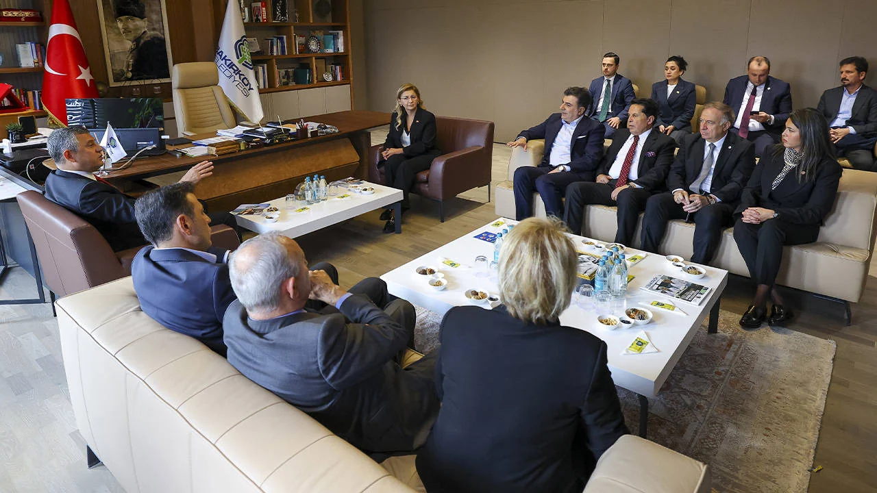Özel, Bakırköy Belediye Başkanı Ayşegül Ovalıoğlu’nu ziyaret etti