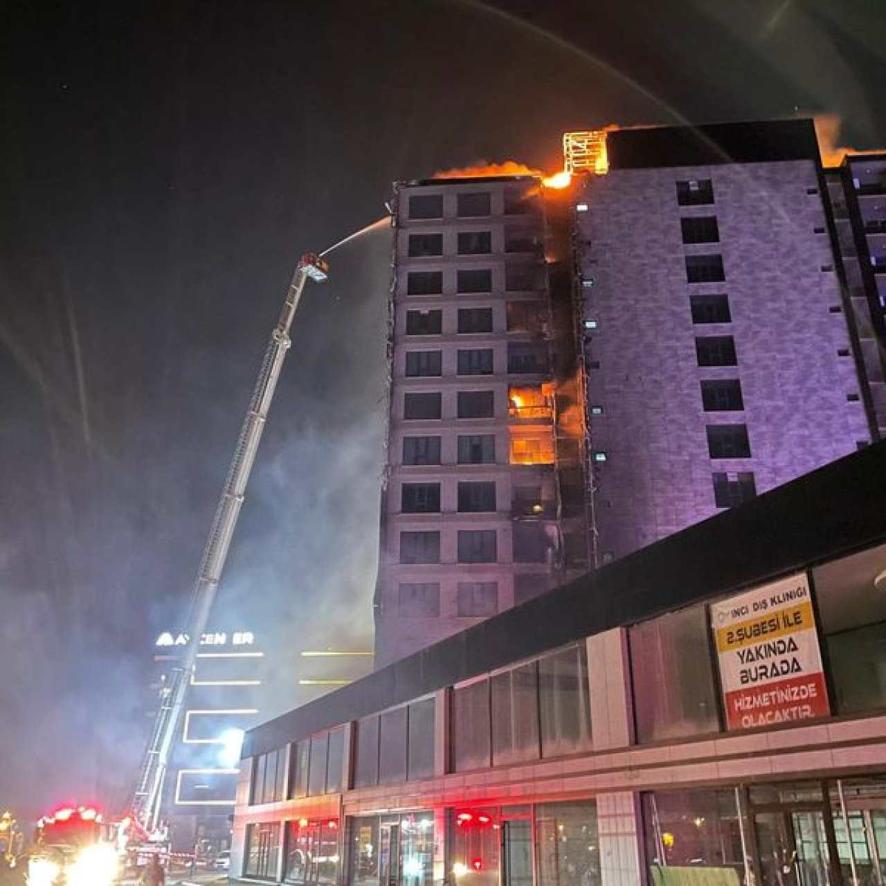 Diyarbakır'da plaza yangını