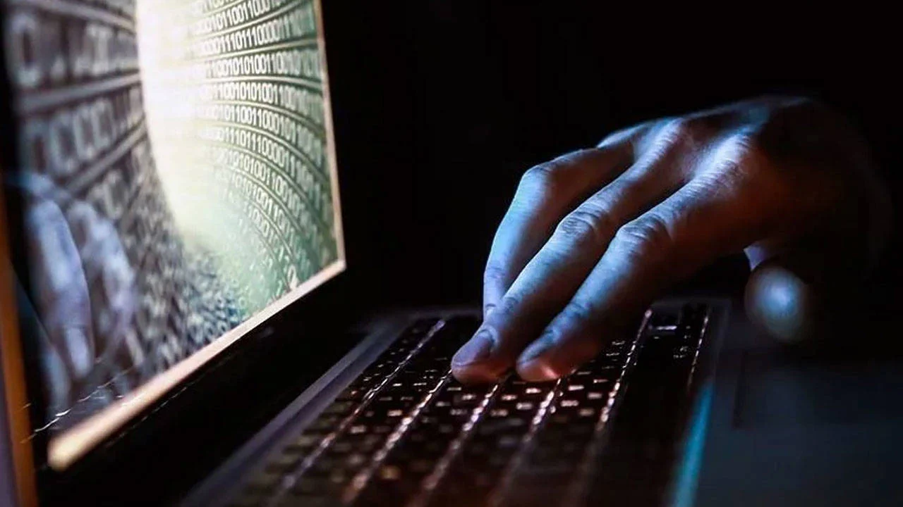 Fransa'da siber güvenlik alarmı: Valiliklerin internet siteleri erişime kapatıldı