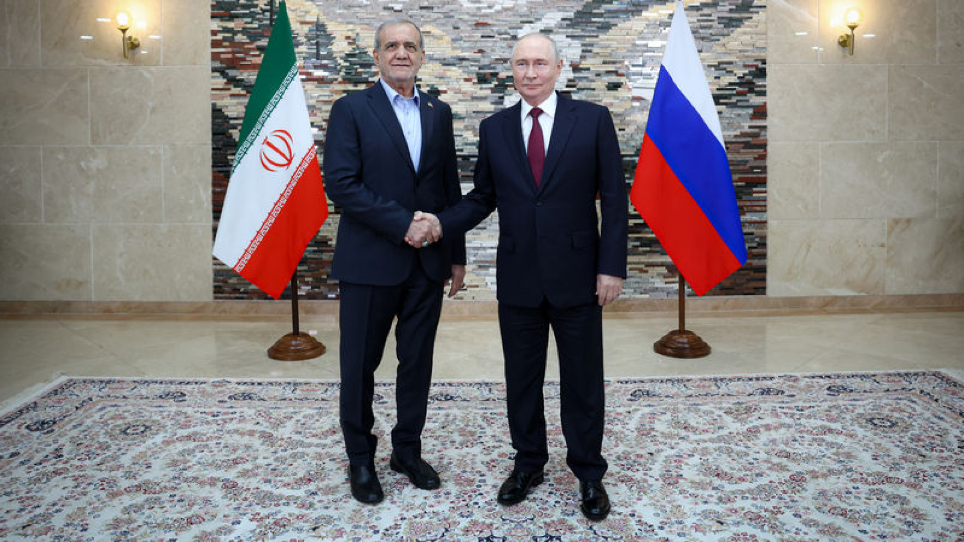 Putin ile Pezeşkiyan bir araya geldi