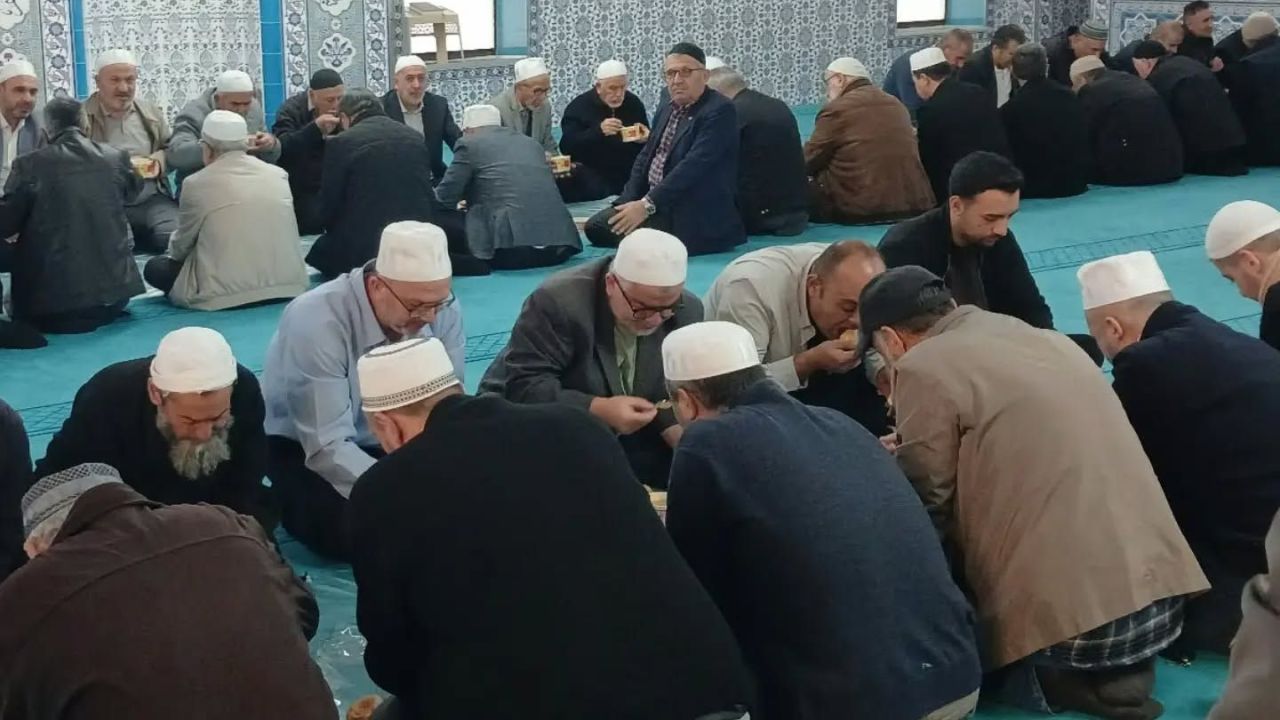 Taşer Camii’nde Sabah Namazında Buluştular