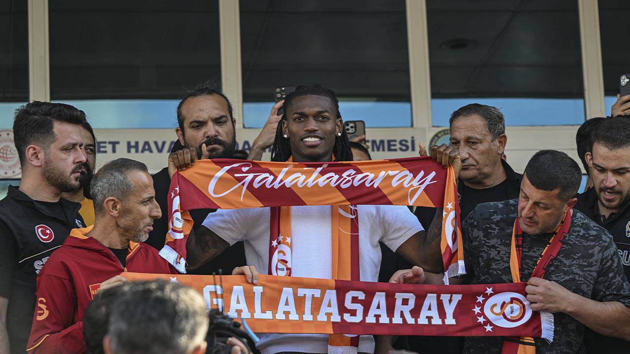 Galatasaray’ın yeni yıldızı Rafael Leao İstanbul’a geldi