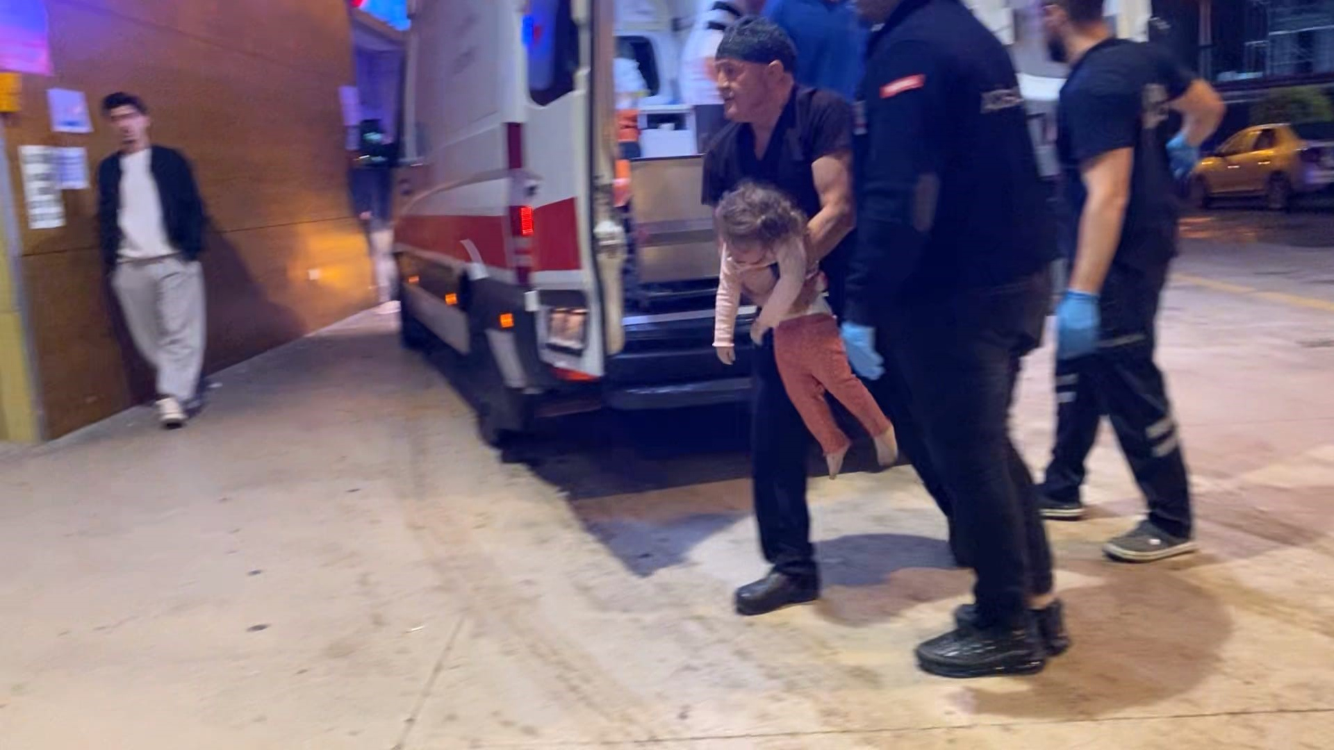 Nefes borusuna misket kaçan çocuğu doktorlar böyle kurtardı