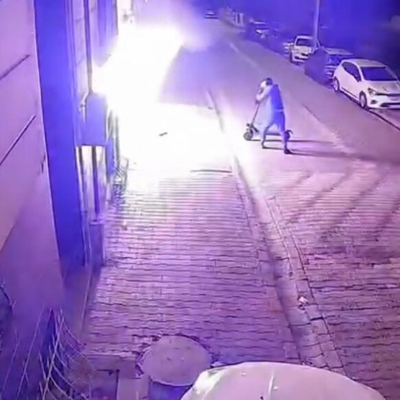 Eski sevgilisinin evini yaktı