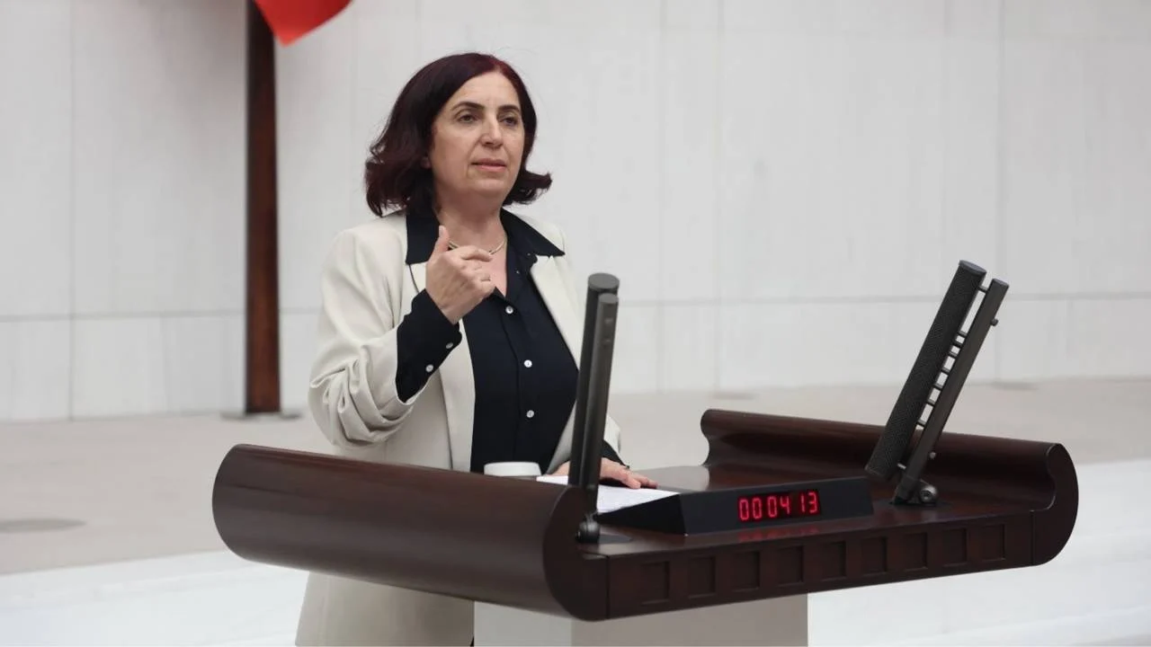 DEM Partili Çelenk'ten 2 bakana 'okul saldırısı' sorusu: Alındığı belirtilen 'gerekli tedbirler' yeniden gözden geçirilecek mi?