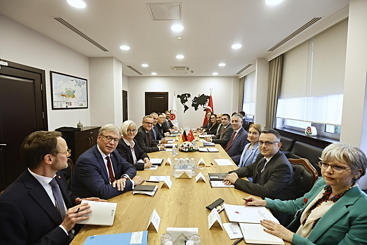 Dışişleri Bakan Yardımcısı Özel, Almanya Federal İçişleri Bakanlığı Devlet Sekreteri Engelke ile görüştü