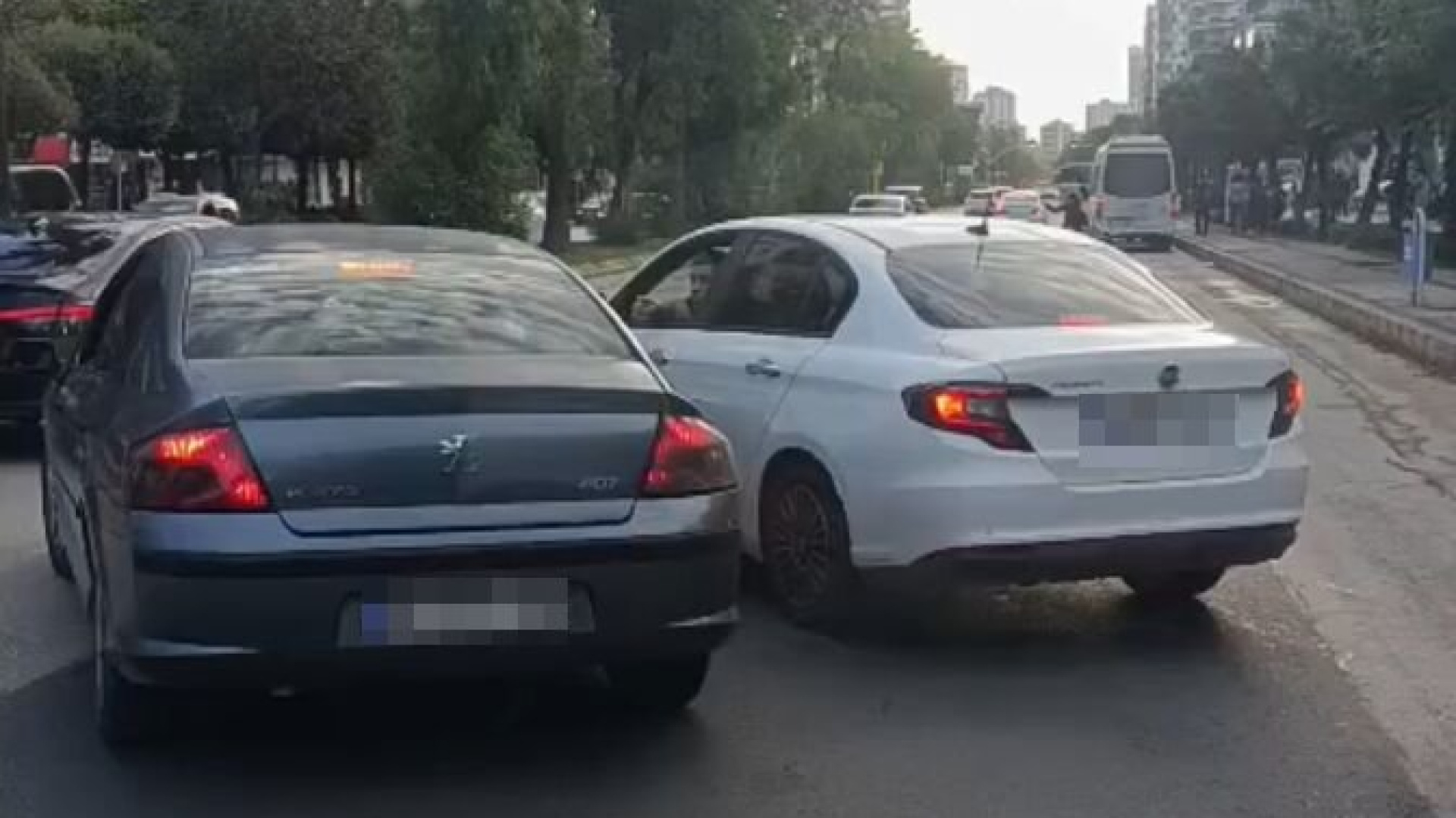 Ceza korkusuyla camdan cama tartıştılar