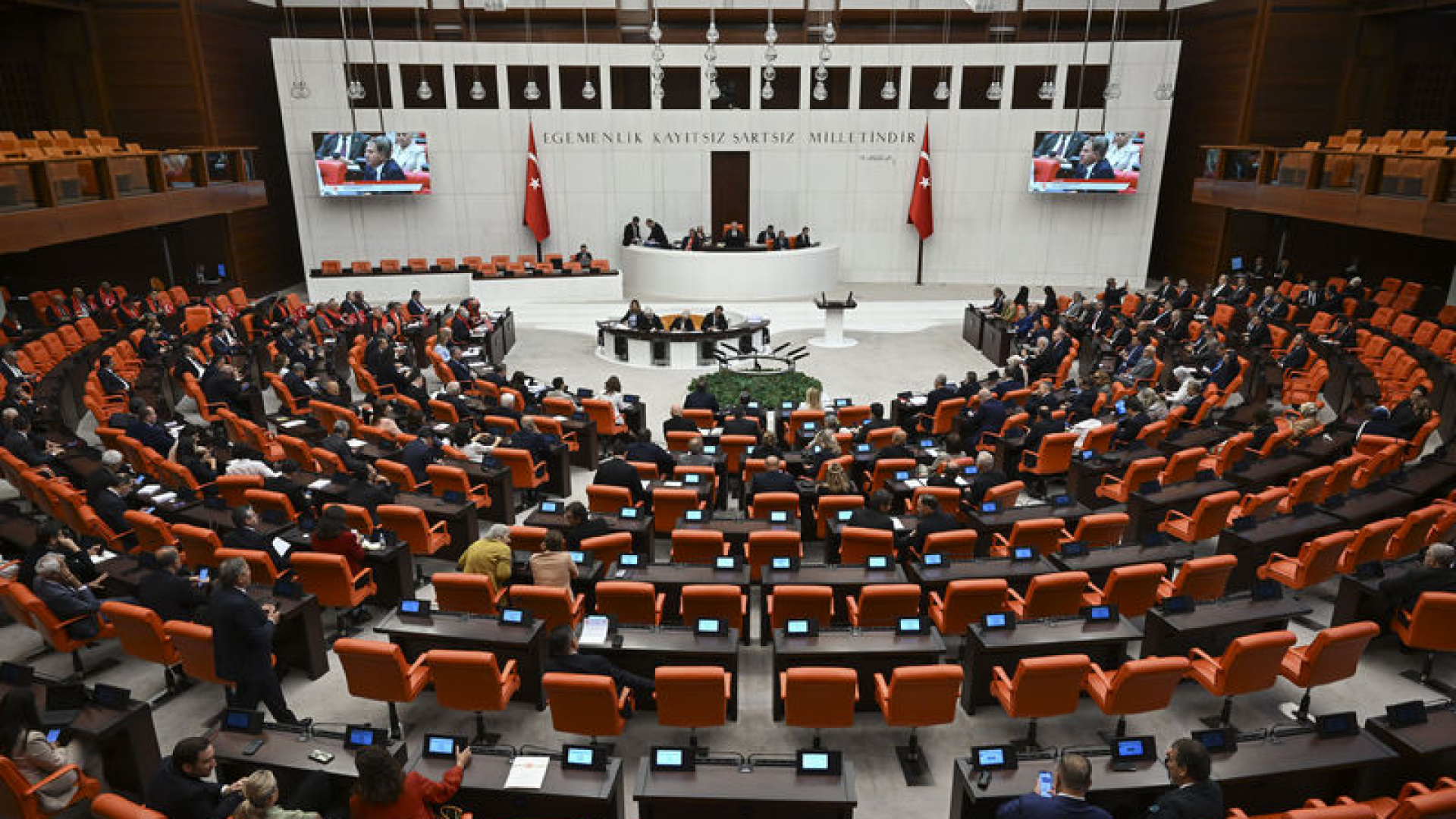 Yeni yasama yılı yarın başlıyor