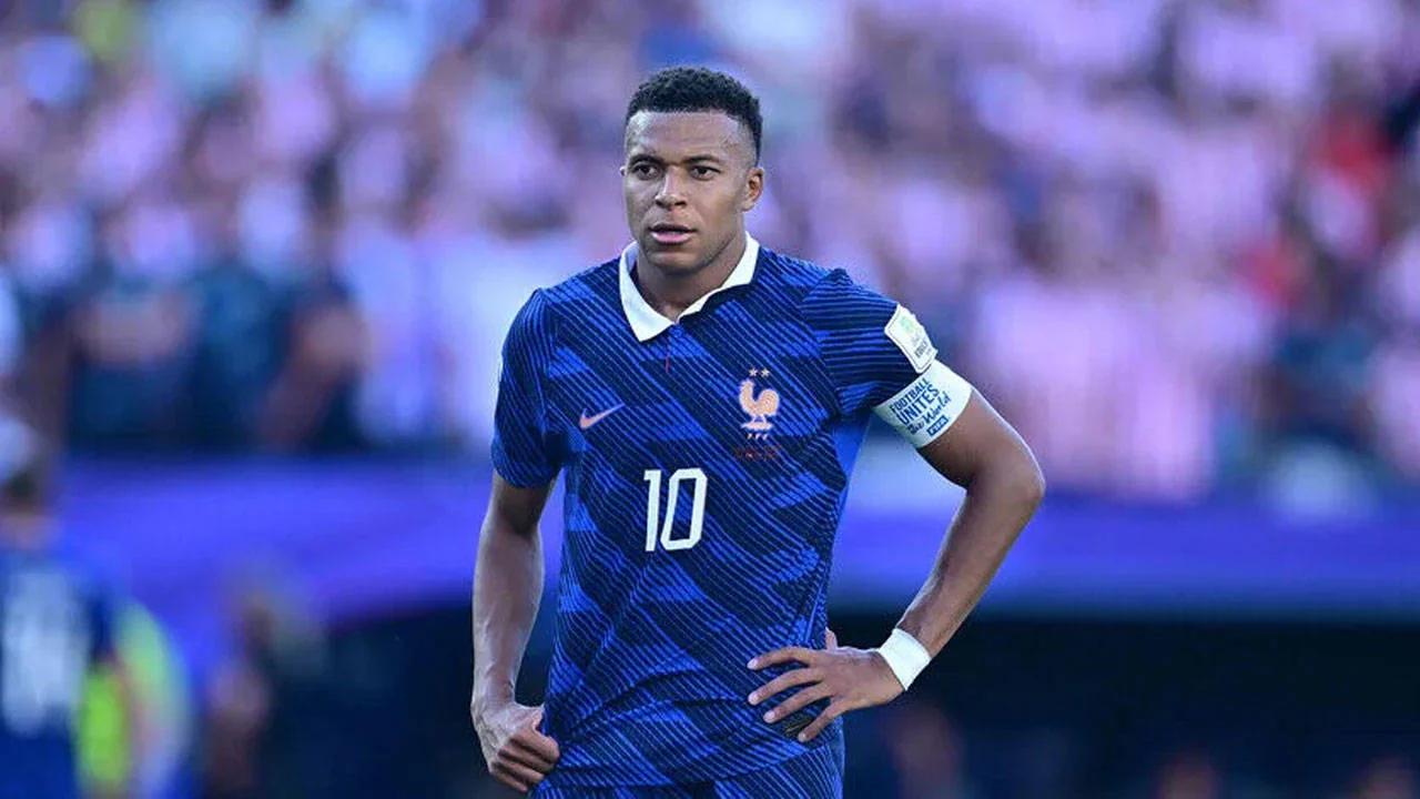 Kylian Mbappe, Çin'den özür diledi